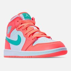 Cute Jordans, Nike Shoes Girls, Basket Style, Jordans Girls, Preppy Shoes, Jordan Shoes Girls, Pretty Shoes Sneakers, All Nike Shoes