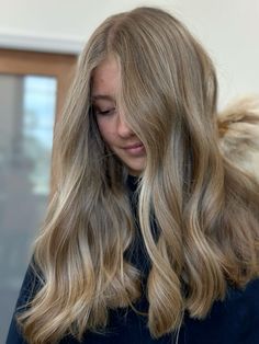 Pretty hair, hair inspo, butter blonde, highlights, lived in hair, Buttery Blonde Highlights On Brown Hair, Soft Summer Blonde, Butter Blonde Highlights, Lived In Blonde Hair, Biscuit Blonde, Soft Hair Color, Lived In Hair, Grad Hair, Lived In Blonde