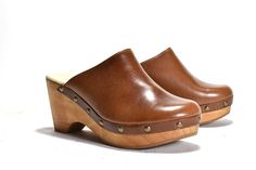 Brown Clogs With Wooden Heel For Fall, Brown Leather Sole Clogs For Fall, Fall Brown Clogs With Leather Sole, Fall Leather Clogs With Wooden Heel, Brown Clogs With Reinforced Heel For Fall, Brown Reinforced Heel Clogs For Fall, Spring Clogs With Leather Lining And Round Toe, Spring Leather-lined Round Toe Clogs, Brown Fall Clogs With Reinforced Heel