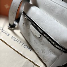 Louis Vuitton Outdoor Leather Bag.Never Worn White, Leather. Never Worn And Comes With Box And Bag. Beautiful Bag For The Right Person! Louis Vuitton Bum Bag White, White Leather Bag, Louis Vuitton White, Beautiful Bags, White Leather, Leather Bag, Color White, Bag Lady, Louis Vuitton