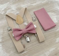 Your special guy will look so handsome when he shows up in his Dusty Rose bow tie, pocket square and Champagne Tan suspenders!  Great set for groomsman, best man or ring bearers - This bow tie & suspenders set is a great choice for family photos, wedding, ring bearer outfit, birthday celebration or any other special occasion.  When making a purchase, you can choose from the following options : -Suspenders Only -Bow Tie Only. -Suspenders + Bow Tie Set. - Pocket Square only. -3 Pieces Set : bow ti Dusty Rose Wedding Ring Bearer, Blush Pink Ring Bearer Outfit, Ring Bearer Outfit Rustic, Boho Wedding Groomsmen, Dusty Rose Bow Tie, Bow Tie And Suspenders Wedding Mauve, Navy Blue Suspenders And Pink Bow Tie, Adjustable Pink Bow Tie, Rustic Boho Wedding