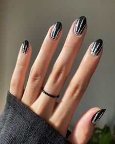 Halloween nails ❤️ Gel X Nails Halloween, Salem Nails Ideas, Fall Nails Halloween October, Black Skeleton Nails, Salem Nail Ideas, Skeleton Hand Nails, Dip Halloween Nail Ideas, Line Work Nail Art, Dainty Halloween Nails