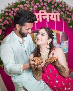 Celebrity Mehndi Mehndi Poses For Bride And Groom, Mhendi Pose For Couple, Teej Photoshoot Couple, Teej Special Pose, Mahendi Couple Poses, Mehndi Poses Photography Couple, Mehendi Poses For Bride And Groom, Mehendi Photoshoot Couple, Mehandi Couple Poses