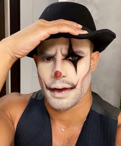 Mens Clown Makeup With Beard, Halloween Make Up For Men, Easy Halloween Makeup For Men, Halloween Makeup Looks For Men, Halloween Makeup Men Beard, Clown Makeup Men, Guys Halloween Makeup, Dark Halloween Makeup, Harlequin Makeup