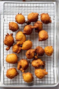 some fried food is sitting on a cooling rack and ready to be cooked in the oven