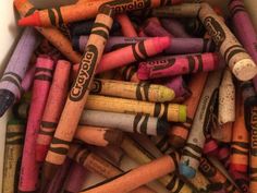 many crayons are in a white container