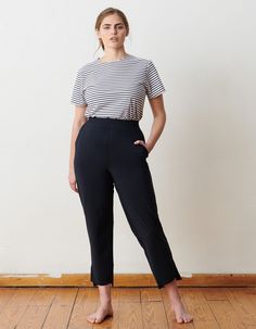 Straight Up Dress Pants Barista Outfits, Winter Capsule, Work Dresses For Women, Best Dress, Work Dress, Straight Leg Trousers, Dress Pant, Pants Straight, Dress Codes