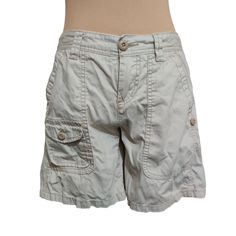 Comfortable and stylish cargo shorts by Ralph Lauren. Made from 100% cotton, offering durability and easy maintenance. Ideal for casual outings and outdoor activities. * Button and zipper closure * Multiple pockets for convenience * 100% cotton for breathability * Midi length * Cream khaki color * Vintage, Y2K, 90s, Retro, Gorpcore, Utility, Size: Womens 4 Approximate Flat Lay Measurements: Waist 16 in Rise 8.5 in Inseam 7 in Leg Opening 11.5 in Condition: Pre-Owned Good Short Cargo, Shorts Cargo, Polo Jeans, Vintage Polo, Ralph Lauren Womens, Khaki Color, Short Outfits, Vintage Y2k, Cargo Shorts