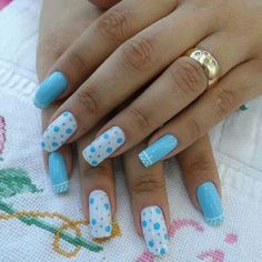 Un diseño azul cielo espectacular Dot Nail Designs, Baby Blue Nails, Sassy Nails, Dot Nail Art, Polka Dot Nails, Nail Art Set, Pretty Nail Designs, Dots Nails