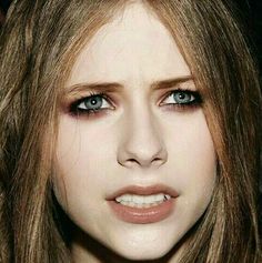 Avril Makeup, Eye Makeuo, Avril Levine, Avril Lavigne 2002, Rock Makeup