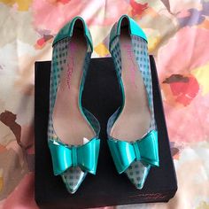 New Betsey Johnson Prince -P, Turquoise Pums, Size 9. Chic Turquoise Heels For Evening, Chic Turquoise Pointed Toe Heels, Turquoise Pointed Toe Party Heels, Chic Turquoise Heels For Spring, Chic Turquoise High Heels, Turquoise Heels For Party, Turquoise Pointed Toe Heels For Spring, Spring Turquoise Pointed Toe Heels, Betsey Johnson Shoes