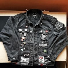 Punk Fashion Diy, Punk Patches, Battle Jacket, Style Rock, Estilo Punk, New Rock, Looks Black, Punk Outfits, Alt Fashion