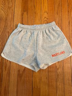 Comfy Shorts Aesthetic, Sorority Family, Sweat Shorts Women, Sweatpant Shorts, Artsy Outfit, Sweat Pant, Baggy Clothes, Casual School Outfits, Lazy Outfits