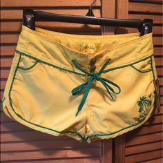 Yellow Shorts With Green Piping And Green Draw String, Snap Buttons For Closure, Splits On The Sides, And Deep Front Front Pockets. Size 14 Youth. Measures 12 1/2” Waist From Side To Side And 9” From Waist To Bottom. 100% Polyester. Nwt Chanel Core, Summer Thrift, Neon Shorts, Abercrombie Girls, Billabong Girls, Tankini With Shorts, Nyc Girl, Chambray Shorts, Boys Denim