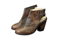 #42230 Vintage Freebird by Steven dark brown leather, open heeled ankle boots / booties. Semi-adjustable snap closure. FB Smoke 7 / Leather Upper / Leather Lining / Leather Sole / Made in Mexico / 913 / 33029601. CONDITION Good Overall - Gentle wear DIMENSIONS US 7 / UK 5 / /EUR 37/38 / cm 23.5 Brown Ankle-high Moto Boots With Stacked Heel, Brown Boots With Heel Loop For Fall, Brown Fall Boots With Heel Loop, Brown Ankle Strap Boots For Fall, Brown Ankle Booties With Buckle Closure, Brown Ankle Strap Heeled Boots With Reinforced Heel, Brown Closed Toe Heeled Boots With Buckle Closure, Brown Closed Toe Heeled Boots With Buckle, Leather Boots With Reinforced Open Heel