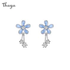 Step up your fashion game with Thaya's exquisite 925 Silver Flower Pattern Earrings, designed exclusively for women. These earrings feature an elegant floral design that adds a touch of sophistication to any outfit. Made with high-quality 925 silver, these earrings are built to last and are sure to become a staple in your accessory collection. The timeless flower pattern is perfect for multiple occasions and compliments a variety of styles. These earrings are the perfect addition to your jewelry Passion Flowers, Bloom Flowers, Floral Placemats, Minimalist Accessories, Floral Studs, Daisy Earrings, Enamel Flower, Blue Zircon, Earring Patterns