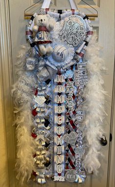 #hoco2023 Homecoming Mum Junior, Blue And Green Homecoming Mum, Junior Year Homecoming Mum, Homecoming Senior Mums, Volleyball Homecoming Mum, Hoco Mums Ideas Junior, Junior Mums Homecoming, Senior Mums Homecoming White, Mum Inspiration