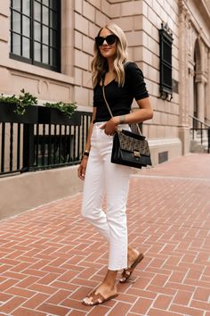 Women White Outfits, White Jeans Summer Outfit, Summer Outfit With Jeans, Date Outfits Spring, Outfit With White Jeans, London Fashion Summer, Chic Brunch Outfit, White Jeans Outfit Summer, Street Fashion London