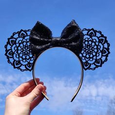 100 Mickey Mouse Ears - A girl and a glue gun Black Mandala, Fairy Ears, Disney Bows, Simple Mandala, Flower Ear, Mickey Mouse Ears, Minnie Mouse Ears, Disney World Trip