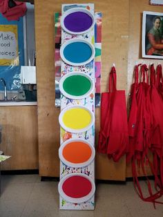 there are many different colors on the wall in this art class room and it is easy to do