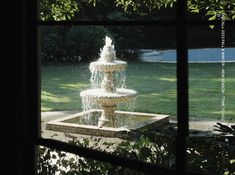 a water fountain sitting in the middle of a park