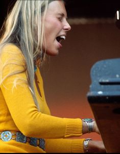 Joni Mitchell 
📷 Tony Russell Joni Mitchell, New Cars, Instagram