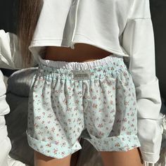 Patchwork Floral Print Elastic Waist Baggy Short – Free From Label Ruffles Pattern, Streetwear Cute, Cargo Pants Outfit Women, Backless Shirt, Patchwork Shorts, Aesthetic Floral, Short Pant, Floral Patchwork, Polyester Pants