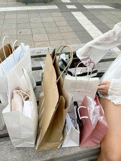 Shopping Asthetics, Shopping Vision Board, Shopping Aesthetic Pictures, Vision Board Shopping, Stockholm Girl Aesthetic, Life Inspo Aesthetic, Clothes Shopping Aesthetic, Shopping Aesthetic Bags, Online Shopping Aesthetic