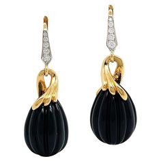 Diamonds and gold combine with onyx for a refined rendition of drop earrings. 18k yellow gold lever backs are set with an ascending row of brilliant cut diamonds. They are connected to a three-grooved gold loop, forming a cap over a teardrop carved onyx. The total weight is 0.15 carats of diamonds and 34.61 carats of onyx. Measurements are 0.5 inches (width) by 1.60 inches (length). Luxury Black Diamond Earrings For Formal Occasions, Luxury Yellow Gold Onyx Earrings, Elegant Yellow Gold Onyx Earrings, Yellow Gold Onyx Earrings For Evening, Diamond Earring, Diamonds And Gold, Diamond Drop Earrings, Brilliant Cut Diamond, Onyx