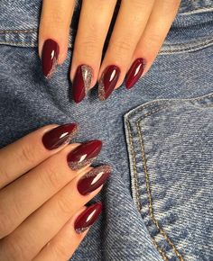 Marun Color Nails, Mehroon Nails Art, Wine Colour Nail Art, Mehroon Nail Extensions, Red Nail Art Designs Wedding Classy, Red Bridal Nails Wedding, Kutek Maroon, Nail Art Simple Elegant Classy Maroon, Nail Art Wedding Elegant Red