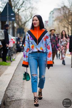 Tiffany Hsu Striking Outfits, Tiffany Hsu, Chinese Fashion Street, Designer Brands Fashion, Street Style 2016, Jean Trends, Street Fashion Photography, Bomber Jackets