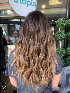 Balayage Brown To Caramel, Light Brown Ombré Hair, Balayage Different Colors, Things To Do With Brunette Hair, Caramel Blonde With Shadow Root, Brunette Shadow Root Balayage Highlights, Balayage Brunette To Blonde Caramel, Highlights Brown Hair Not At Root, Long Layers Balayage Brunettes