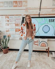 Trendy High School Teacher Outfits, Teachers Aide Outfits, Teacher Aide Outfits, Young Teacher Outfits Elementary, Daycare Teacher Outfits, Trendy Teacher Outfits, Teacher's Outfits, Fun Teacher Outfits