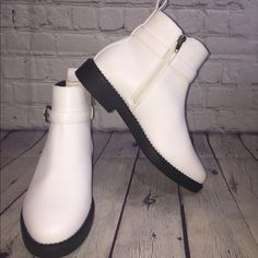 New White Boots From Boohoo Bought The Wrong Size Size Us 8 Women White Boots Women, White Boots, Boots Women, Ladies Boutique, Winter Rain, Woman Colour, Rain Boots, White Black, Womens Boots