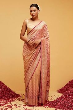 Maroon shaded saree with bandhani, mughal banarasi woven motifs in checkered pattern. Comes with running blouse piece. - Aza Fashions Shaded Saree, Sarees Banarasi, Banarasi Saree, Blouse For Women, Saree Look, Fashion App, Banarasi Sarees, Blouse Pattern, Checkered Pattern