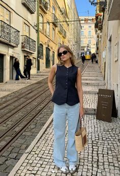 Smart Casual Work Outfit, Office Casual Outfit, Europe Outfits, Casual School Outfits, Paris Outfits, Minimal Outfit, Street Style Summer, Spring Fashion Trends, Mode Inspo