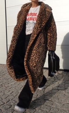 Animal Print Fur Coat Outfit, Animal Print Fur Coat, Leopard Print Coat Outfit Winter, Cheetah Coat Outfit, Animal Print Coat Outfit, Print Coat Outfit, Coats Outfit, Fur Coat Outfits, Cheetah Coat