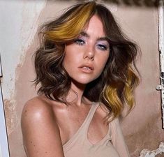 Brown And Yellow Hair, Medium Haircuts For Wavy Hair, E Girl Hair, Medium Long Haircuts, Medium Shag Haircuts, Wavy Bob Haircuts, Medium Haircuts, Wavy Hairstyles Medium, Blonde Haircuts