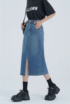 This mid-length, vintage style skirt is a simple yet stylish way to complete any casual look. With its front slit and ability to pair with any top, you can create the perfect look. Wear with a pair of sneakers or boots for a classic look.
Gender: WomenMaterial: Cotton 90%, Polyester 5%, Viscose Fiber 5%Length: Mid-CalfWaist: High Waist Skirtall Outfit, Long Denim Skirt Outfits, Skirt Outfits For Women, Skirts Aesthetic, Aesthetic Skirt, Midi Jean Skirt, Outfits Skirts, Midi Outfits, Vintage Style Skirts