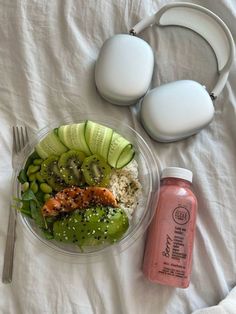 Healthy Food Goals, Body Inspirations Aesthetic Healthy Eating, Health Meals Aesthetic, Healthy Food With Protein, Eating Heathier Aesthetic, Eating Healthy Foods For Vision Board, Perfect Lifestyle Aesthetic, Health Influencer Aesthetic, Healthy Food Motivation Aesthetic