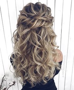 summcoco gives you inspiration for the women fashion trends you want. Thinking about a new look or lifestyle? This is your ultimate resource to get the hottest trends. 58 Hottest Long Wedding Hairstyles And Updos From Instagram Grad Hair, Elegant Wedding Hair, Wedding Hair Styles, Bridal Hair Clip, Wedding Hair Down, Penteado Cabelo Curto, Wedding Hair Makeup