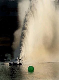 a jet boat is spraying water on the lake