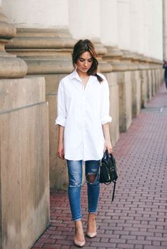 Long White Shirt, White Shirt Outfits, Classic White Shirt, Outfit Jeans, Outfit Trends, Mode Inspiration, Outfits Casuales, Primavera Estate, Ripped Jeans