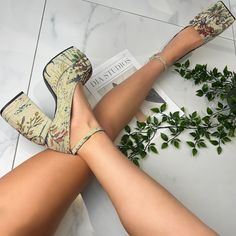 Stilleto Heel Outfits, Unique Platform Heels, Unique Platform Shoes, 70s Platform Heels, Floral Platform Heels, Cottagecore Grunge Outfits, Whimsical Heels, Nature Heels, Cottagecore Heels