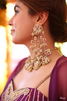 Beautiful Delhi Wedding With A Bride In Offbeat Outfits Delhi Wedding, Inexpensive Jewelry, Indian Jewelry Earrings, Antique Jewelry Indian, Bridal Fashion Jewelry