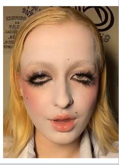 Garbo Look Makeup, Baby Doll Makeup Aesthetic, Old Fashioned Clown Makeup, Hooded Eye Halloween Makeup, Fair Make Up Ideas, 1920s Downturned Eye Makeup, Cute Drag Makeup, Blond Characters Halloween, Goth Cute Makeup