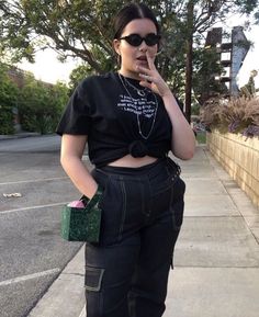 Barbie Ferreira Plus Size, Barbie Ferreira Style, Barbie Ferreira Euphoria, Barbie Ferreira Outfit, Emo Barbie, Barbie Ferreira, Mid Size