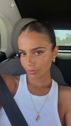 Basic Hairstyles, Light Makeup Looks, Makeup Hairstyles, Smink Inspiration, Living The Life, Face Aesthetic, Private Jets, Summer Makeup, Girls Makeup