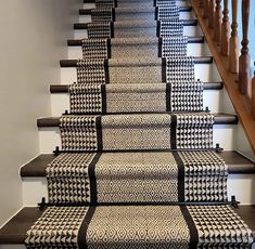 the stairs are decorated with black and white rugs