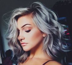 Gray Highlights, Grey Hair Dye, Chemo Hair, Real Woman, Curly Short, Silver Hair Color, Platinum Hair, Ombré Hair, Colorful Hair